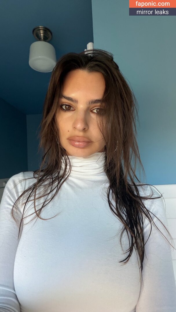 Emily Ratajkowski