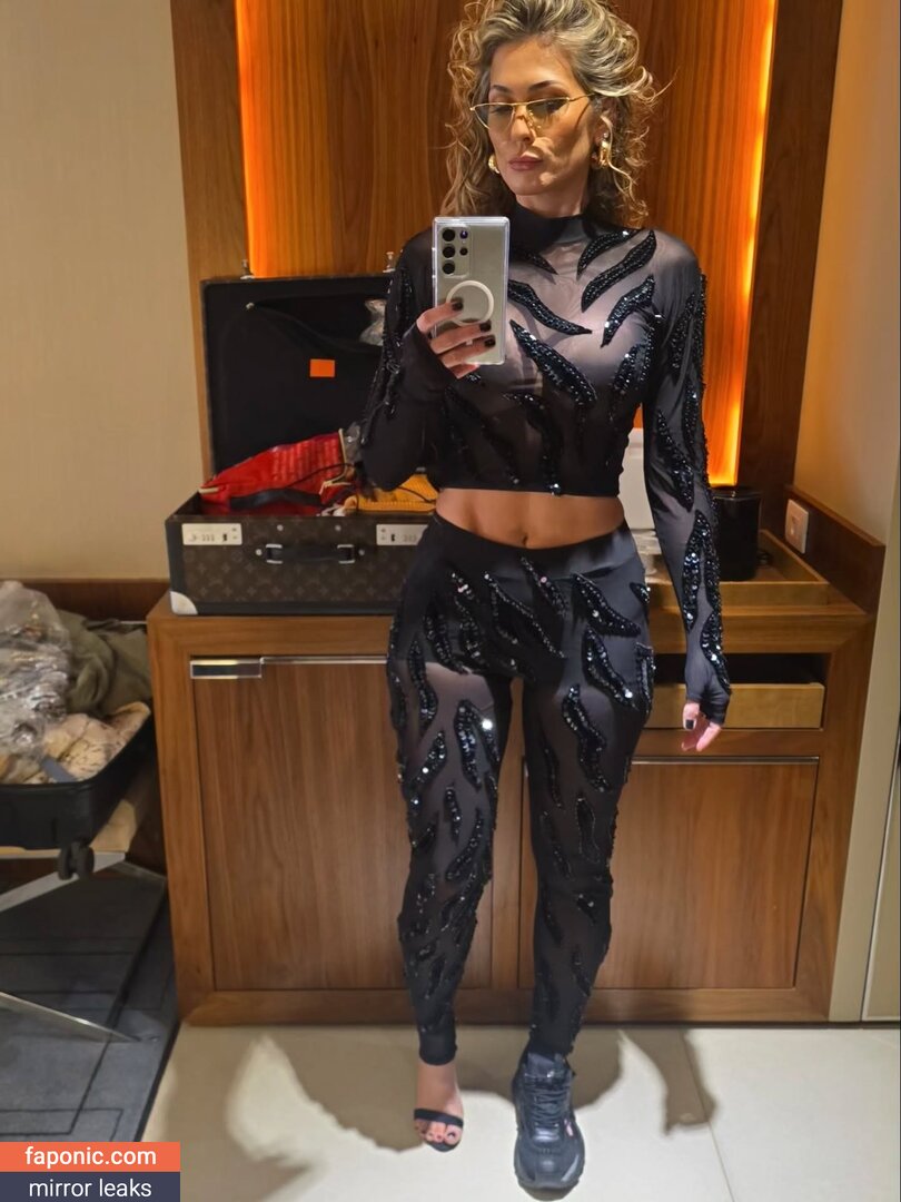 L&iacute;via Andrade