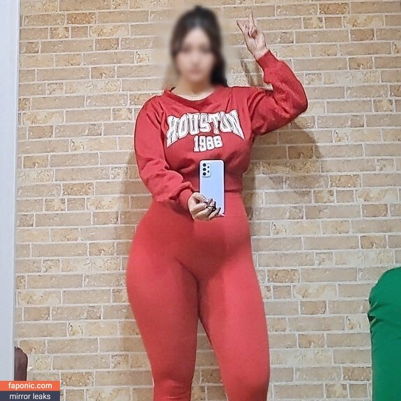 nene_booty