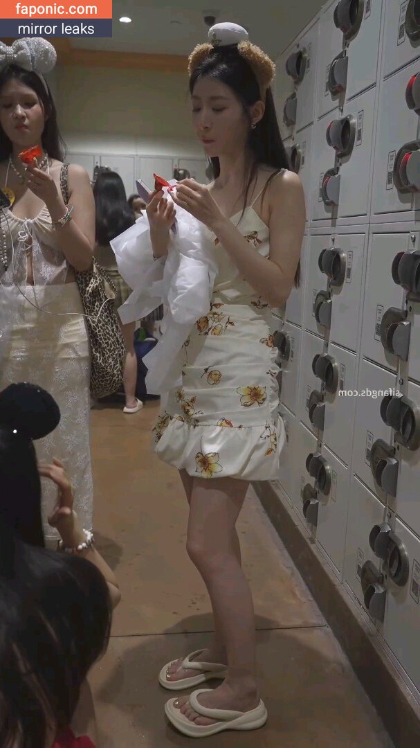 Voyeur Asian Pissing Toilet &Amp; Upskirts Only