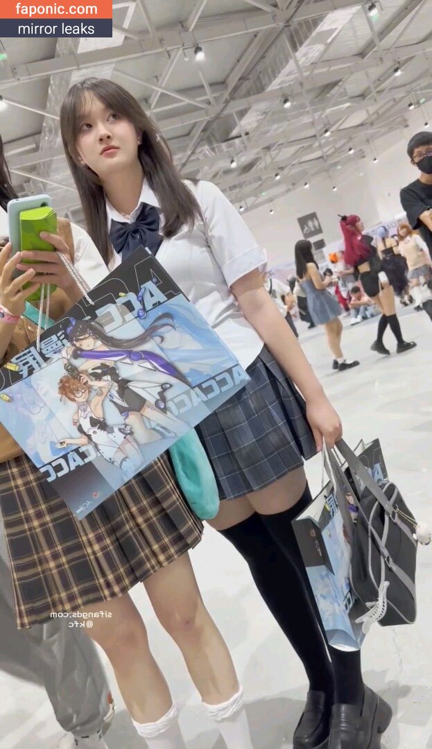 Voyeur Asian Pissing Toilet &Amp; Upskirts Only